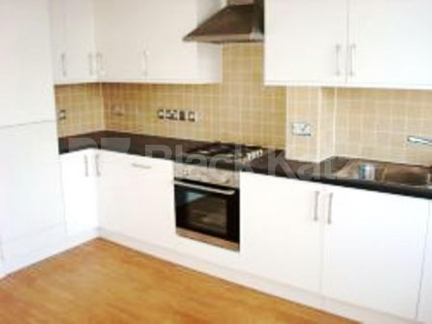 			1 MONTHS DEPOSIT SAVING YOU £475!, 1 Bedroom, 1 bath, 1 reception Flat			 Axminster Road, Holloway